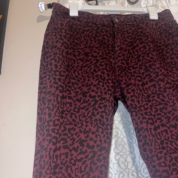 Cheetah print burgundy with black pants - Picture 2 of 4